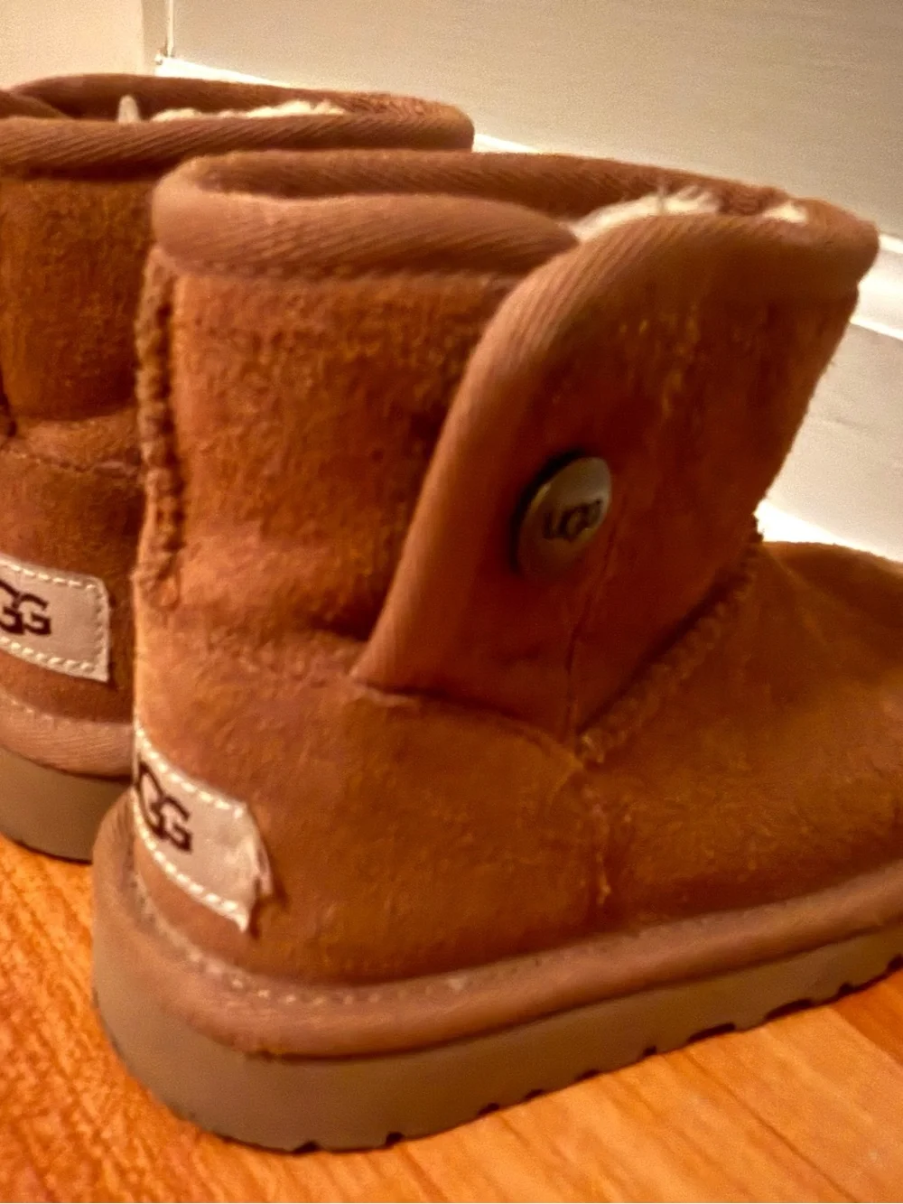 UGG Kids Mini Button Boot - Chestnut Brown